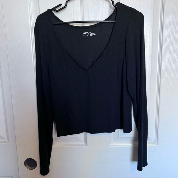 Aerie Black V-Neck Long Sleeve Blouse - Picture 1 of 5
